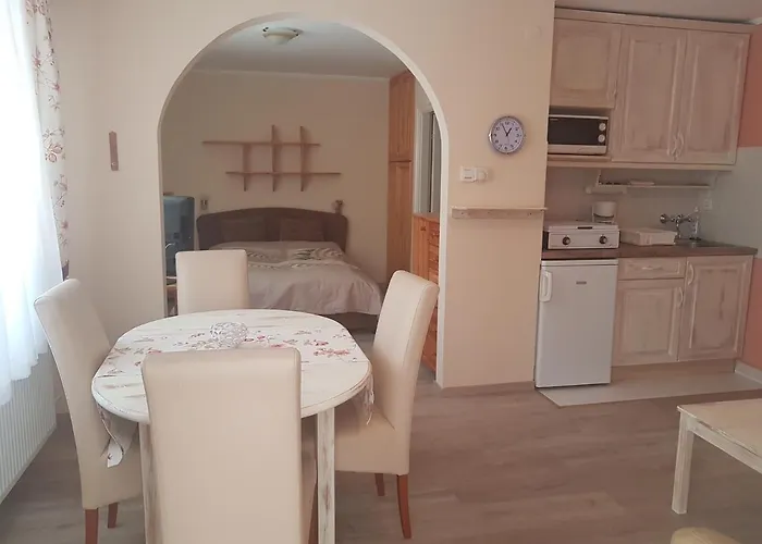 Marie Megujult - Renewed Apartment *